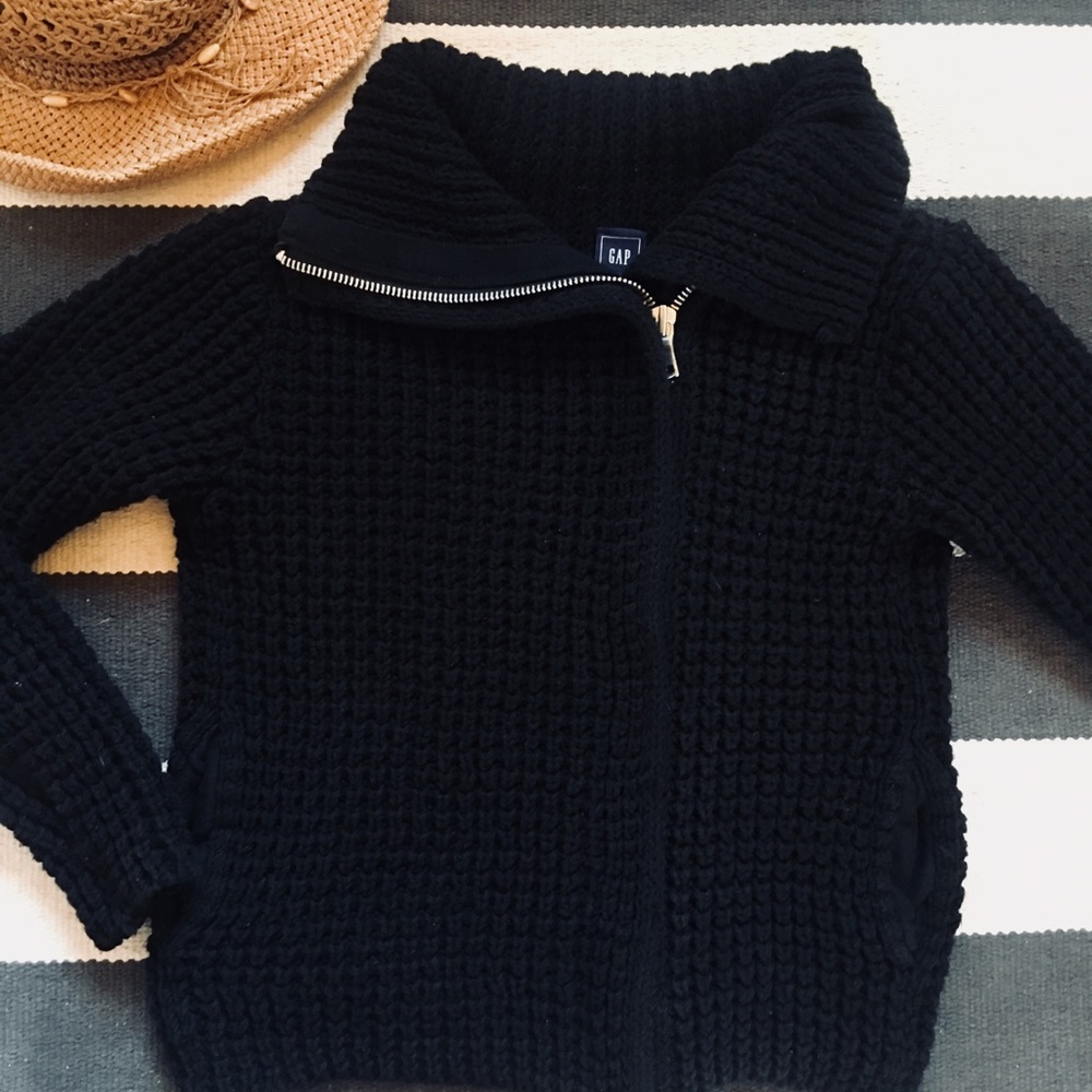Super Cute Cozy Gap sweater